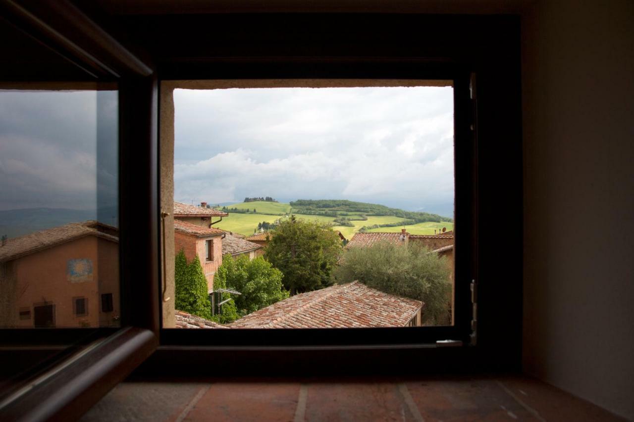 Torre Appartamento Con Vista Monticchiello Bagian luar foto